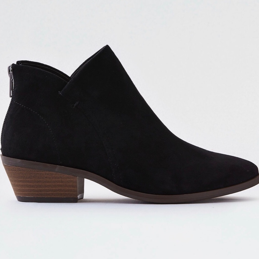 *price drop* American Eagle Suede Block Bootie